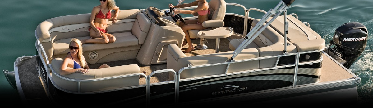 2015 premier 260-2 on a lake